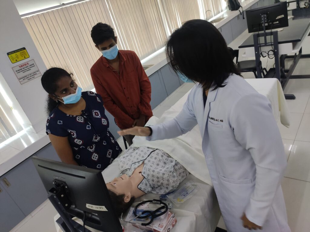Staff explain students in UV Gullas College of medicine skills lab
